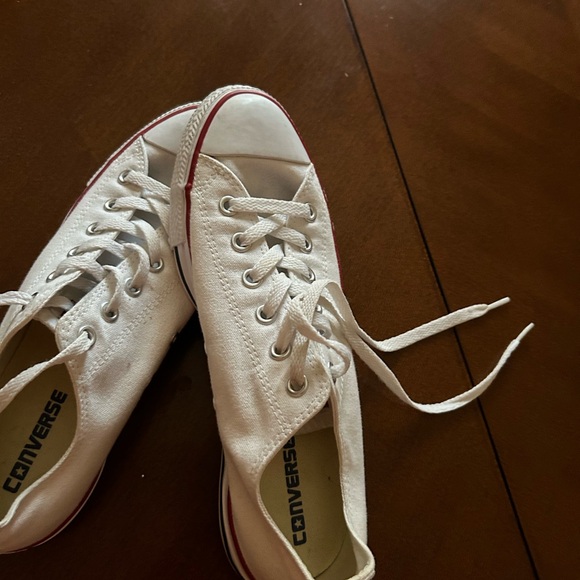 White converse - Picture 2 of 10